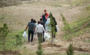طبیعت منطقه گلال سیاه اسلام‌آباد غرب پاکسازی شد