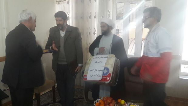 دیدار و سرکشی از خانواده شهدا در اسلام آبادغرب+ تصاویر