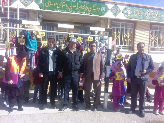 اجرای طرح ایمن سازی مدارس در حاشیه راههای روستایی در اسلام آباد غرب+تصاویر