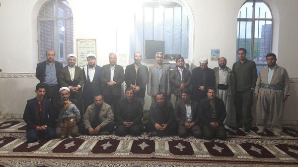 نشست فرمانده سپاه و فرماندار دالاهو با جمعی از روحانیون اهل سنت ریجاب و حومه