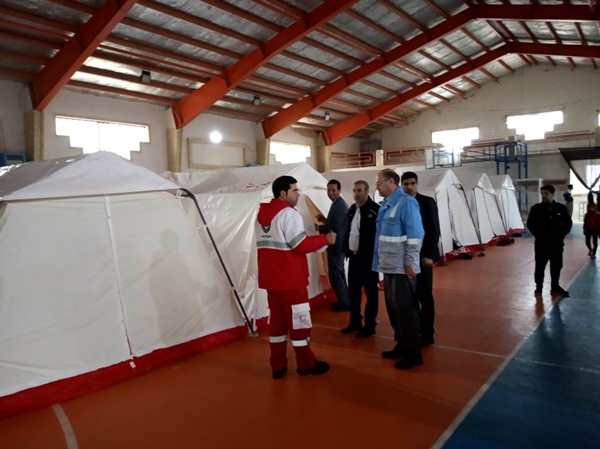 بازدید فرماندار اسلام آباد غرب از اماکن اسکان اضطراری شهرستان