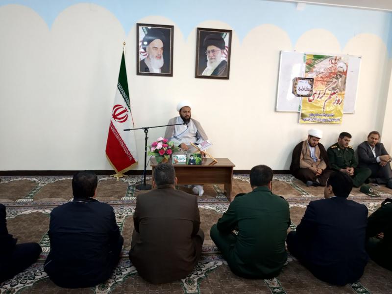 دیدار پرسنل سپاه پاسداران وفرهنگیان اسلام آبادغرب با امام جمعه شهرستان به مناسبت هفته عقیدتی سیاسی و روز معلم دیدار پرسنل سپاه پاسداران وفرهنگیان اسلام آبادغرب با امام جمعه شهرستان به مناسبت هفته عقیدتی سیاسی و روز معلم