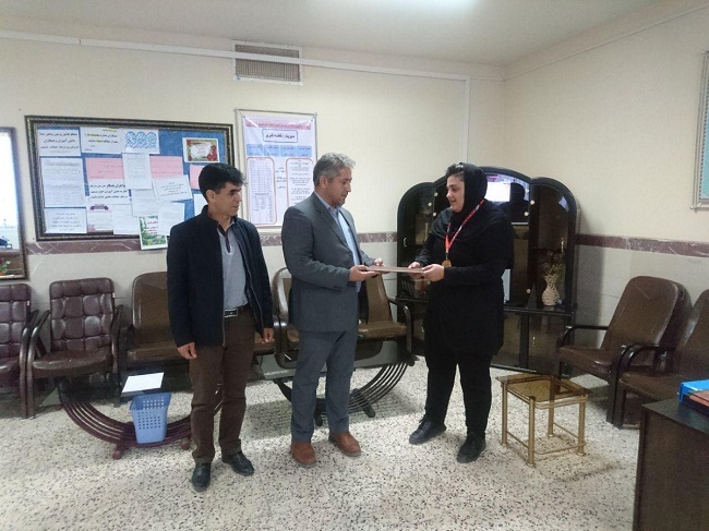 مراسم تقدیر از خانم هانیه عاشوری دانش آموز اسلام آبادی دارنده مدال طلای کشتی بانوان کشور