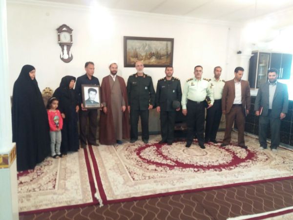 دیدارمسئولین استانی وشهرستان با خانواده شهدا در اسلام آبادغرب+تصاویر