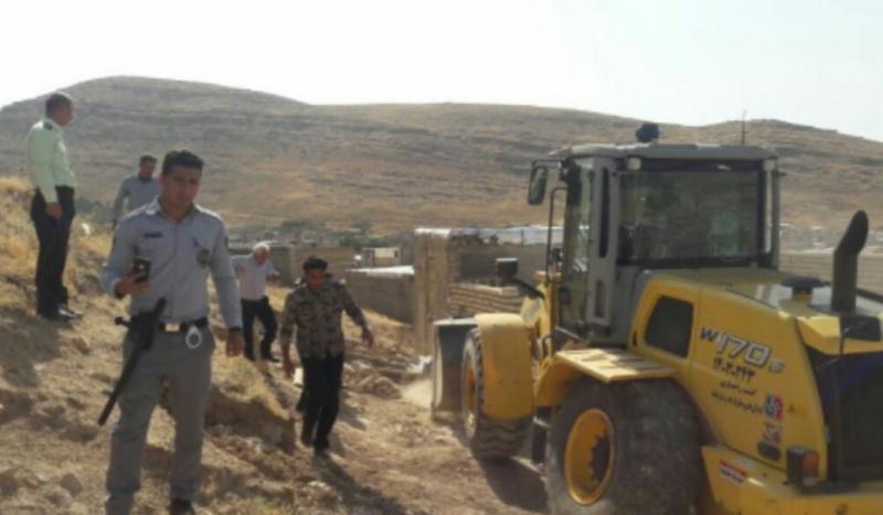 قلع و قمع و تخریب 2 دستگاه ساخت و ساز غیر مجاز احداثی در اسلام آبادغرب +عکس