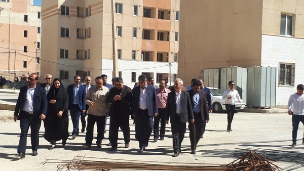 اعتراض مردم اسلام آبادغرب به وعده های سرخرمن تحویل مسکن مهر/نارضایتی معاون استاندار به عملکرد پیمانکاران مسکن مهر شرف آباد