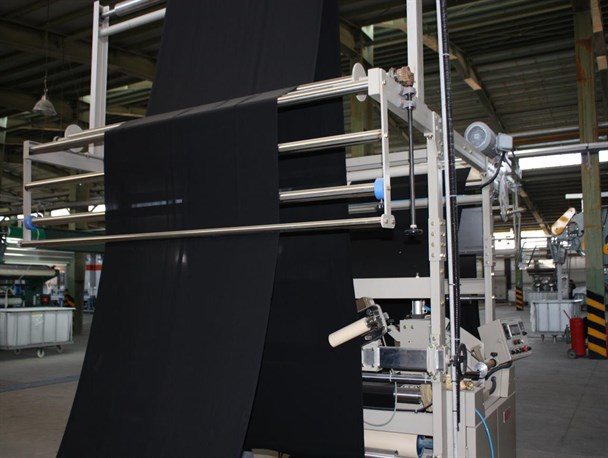 مصرف چادر در کشور 90 میلیون متر مربع اما تولید داخلی آن تنها 10 میلیون است/ طرح مجلس برای گسترش کارخانجات تولید چادر