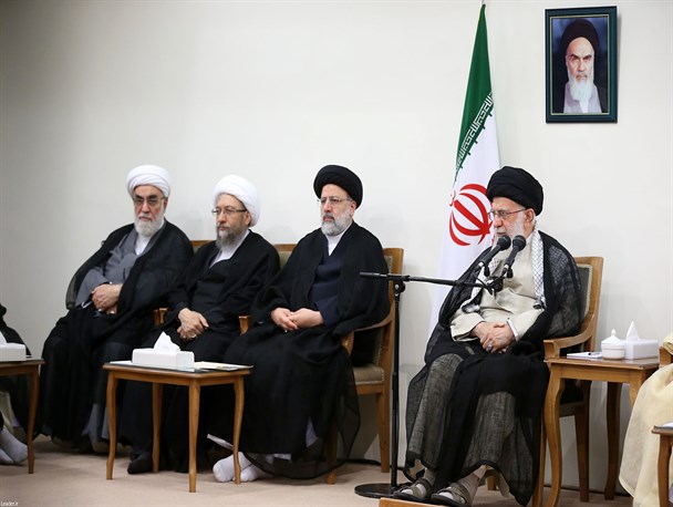 باید بکلی از اروپایی ها قطع امید کرد/ علاج مسائل کشور پافشاری بر شعارهای انقلابی است/ پرهیز از ناامید کردن مردم از مهمترین کارها است