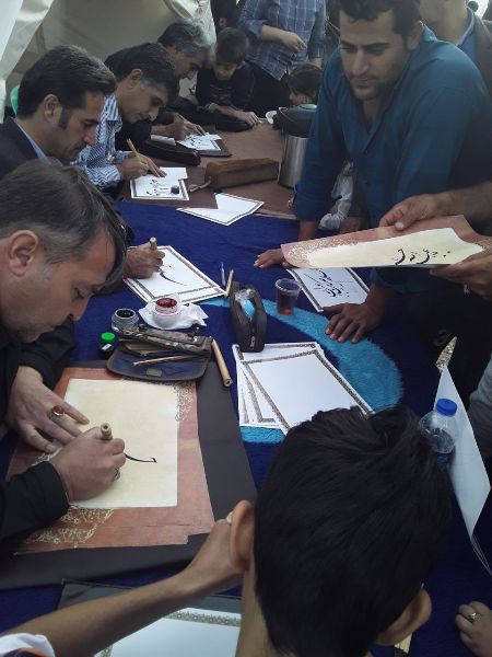 همایش زنده نویسی خوشنویسی در موکب شهید حججی اسلام آبادغرب+تصاویر