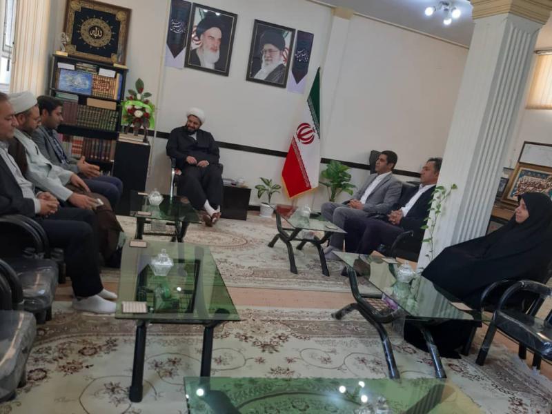 دیدار کارکنان اداره اوقاف و امور خیریه اسلام آبادغرب با امام جمعه محترم شهرستان