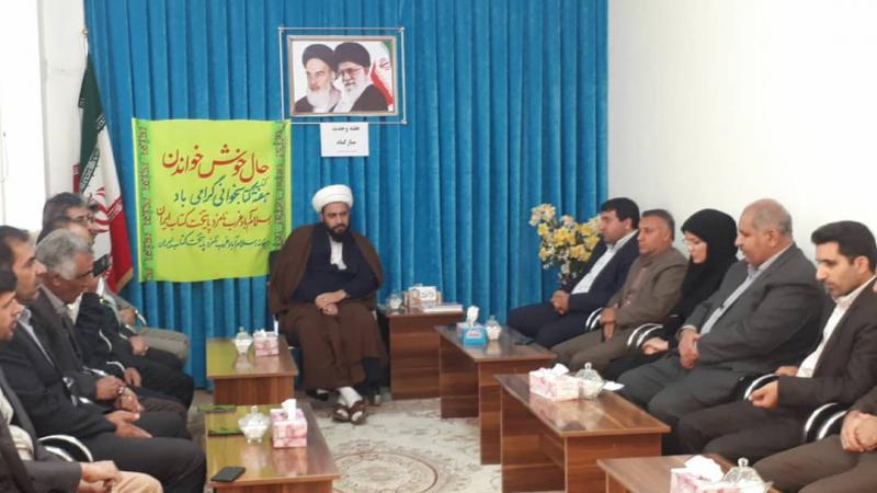 هیچ چیزی به اندازه کتاب و مطالعه کتاب به انسان لذت نمی دهد