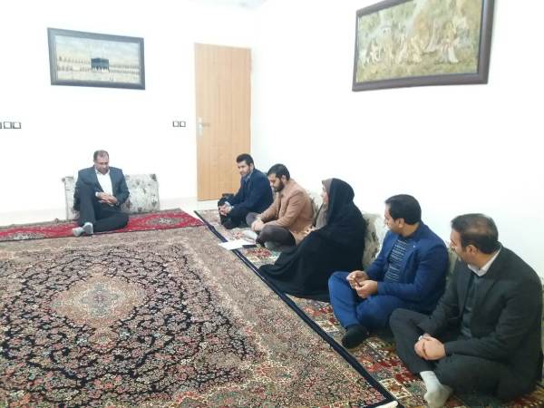 دیدار مسئولین اسلام آبادغرب با خانواده های ایثارگران شهرستان+تصاویر