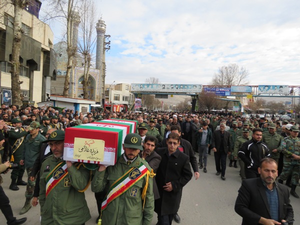 مراسم تشییع پیکر شهیده فریده غلامی از شهدای سانحه هواپیمای اوکراینی در اسلام آبادغرب+تصاویر