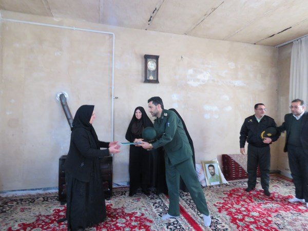 تقدیر از مادران شهدا در اسلام آبادغرب+تصاویر تقدیر از مادران شهدا در اسلام آبادغرب+تصاویر