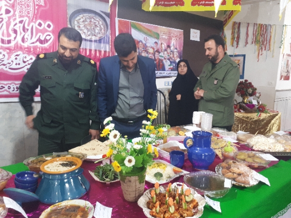 جشنواره صنایع دستی و غذاهای محلی ایرانی در اسلام آبادغرب+عکس