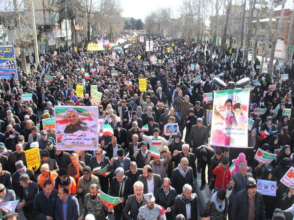 حضور باشکوه مردم اسلام آبادغرب در راهپیمایی یوم الله 22 بهمن 