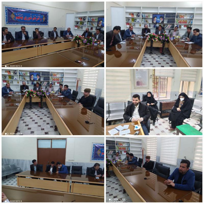 نشست خبری رئیس و اعضای شورای اسلامی شهر اسلام آبادغرب با خبرنگاران 