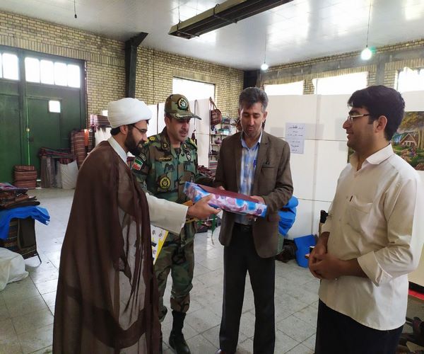 تجلیل از کارآفرین نمونه ارتشی در اسلام آبادغرب+عکس تجلیل از کارآفرین نمونه ارتشی در اسلام آبادغرب+عکس