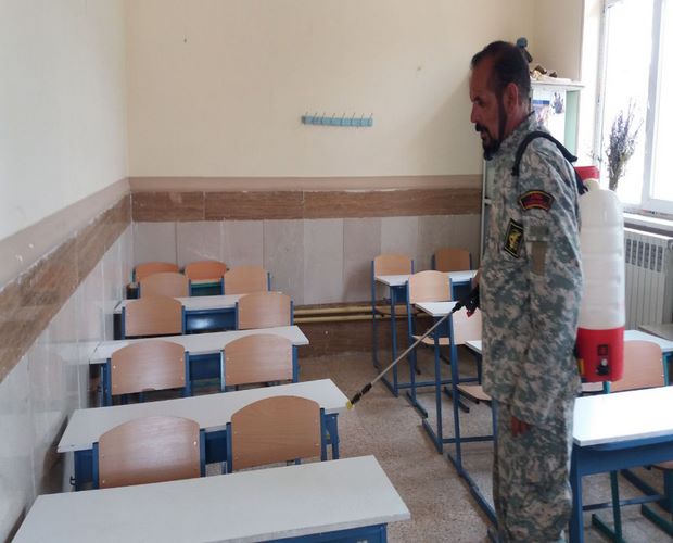 ضدعفونی مدارس روستایی اسلام آبادغرب توسط سپاه+تصاویر