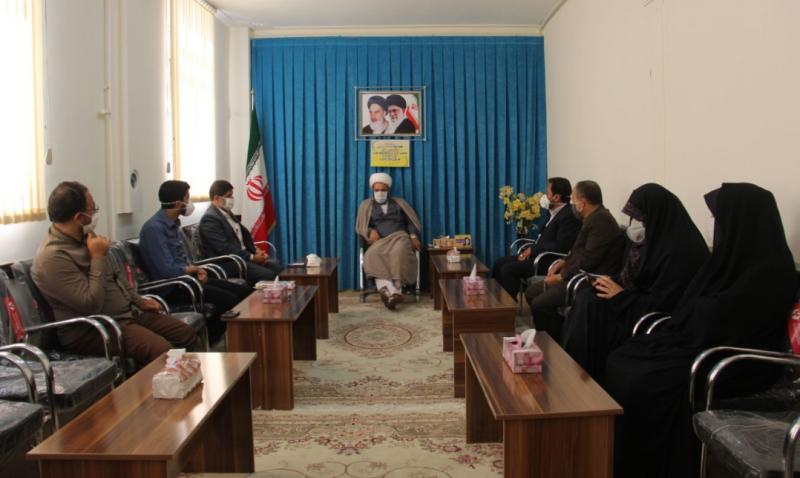 دیدار مسئول و خادمین کانون خدمت رضوی اسلام آبادغرب با امام جمعه شهرستان در دهه کرامت