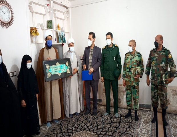 دیدار مسئولین اسلام آبادغرب با خانواده معظم شهدای شهرستان+تصاویر