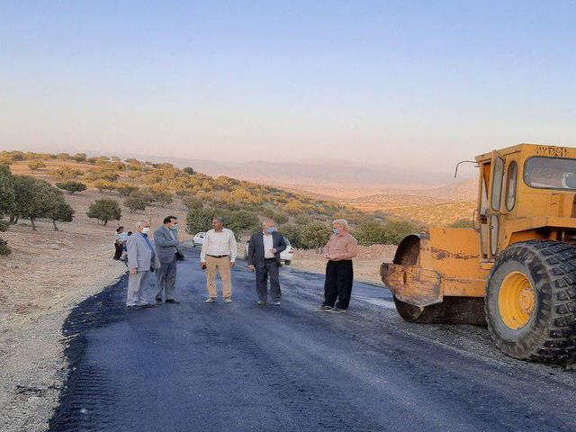 آغاز پروژه بهسازی و روکش آسفالت راه های روستایی حومه شمالی اسلام آبادغرب