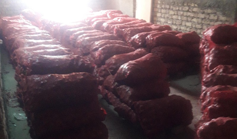 کشف 12 تن پیاز احتکار شده در اسلام آبادغرب