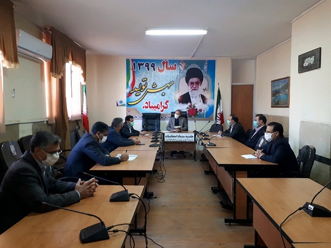 در برگزاری امتحانات تابع دستورالعمل های وزارت آموزش و پرورش هستیم