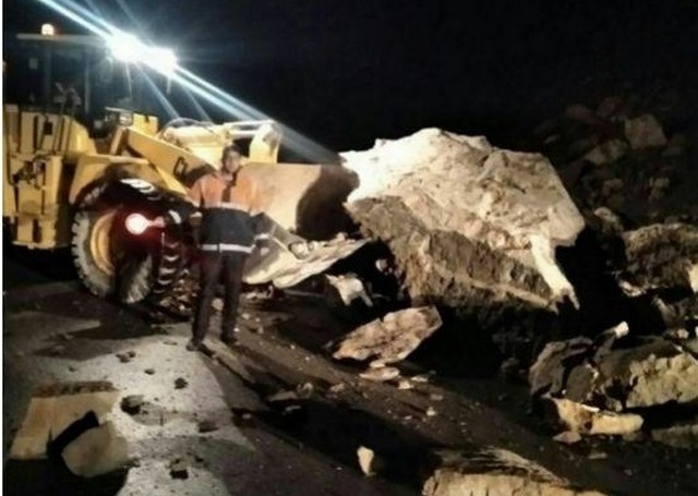 بازگشایی و رفع انسداد جاده حمیل به ایلام/کلیه راه های مواصلاتی اسلام آبادغرب باز است