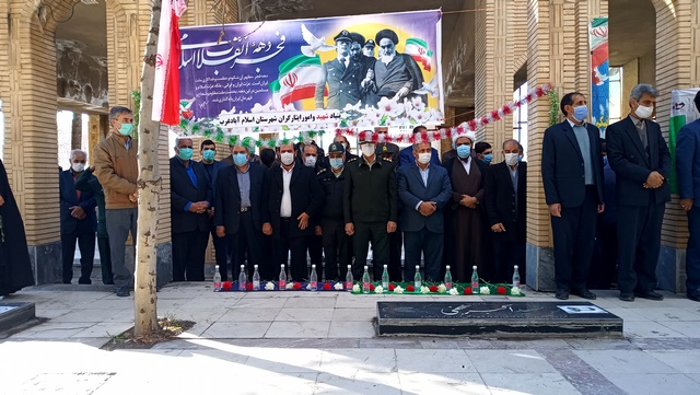 مراسم غبار روبی و عطر افشانی مزار شهدای اسلام آبادغرب+تصاویر مراسم غبار روبی و عطر افشانی مزار شهدای اسلام آبادغرب+تصاویر