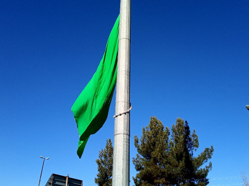 برافراشته شدن پرچم لبیک یامهدی در اسلام آبادغرب+تصاویر