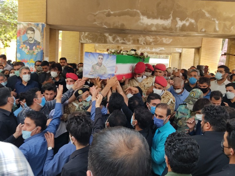 پیکر مطهر شهید سرهنگ خلبان «کیانوش بساطی» در اسلام آباد غرب تشییع شد+فیلم و تصاویر پیکر مطهر شهید سرهنگ خلبان «کیانوش بساطی» در اسلام آباد غرب تشییع شد+فیلم و تصاویر