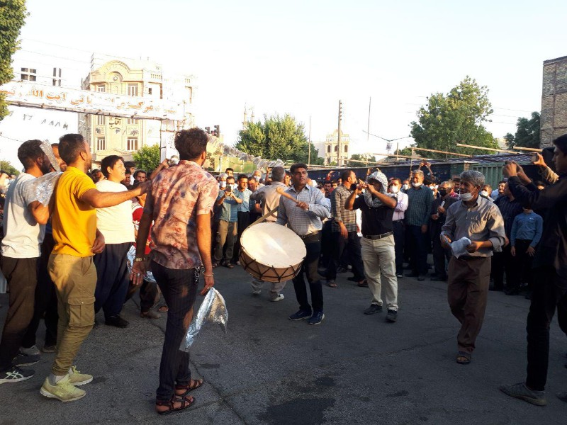 شادی و پایکوبی مردم اسلام آبادغرب در جشن پیروزی آیت الله رئیسی شادی و پایکوبی مردم اسلام آبادغرب در جشن پیروزی آیت الله رئیسی