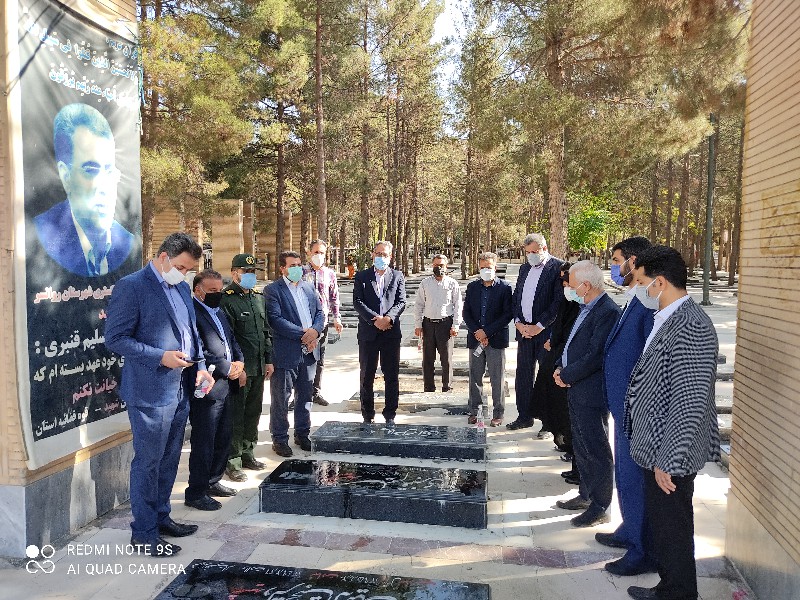 مراسم غبارروبی مزار  شهدای اسلام آبادغرب +تصاویر