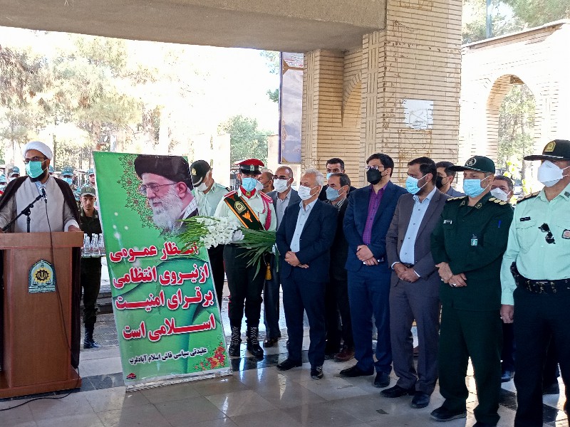 آيين غبارروبي و عطرافشاني مزار مطهر شهدا در اسلام آبادغرب برگزار شد.