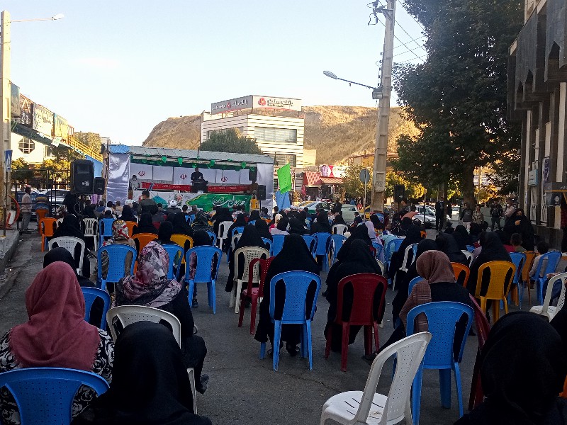 جشن میلاد پیامبر اسلام (ص) و امام صادق (ع) در اسلام آبادغرب برگزار شد