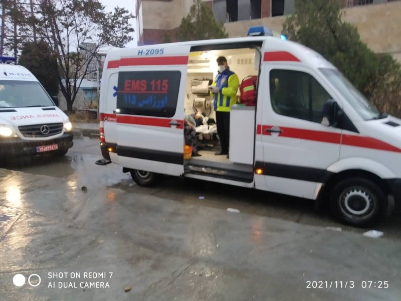 16مصدوم  بر اثر واژگونی مینی بوس در محور اسلام آبادغرب به حمیل/به خطر افتادن جان مجروحین بخاطر تأخیر تخلیه آمبولانس ها در بیمارستان