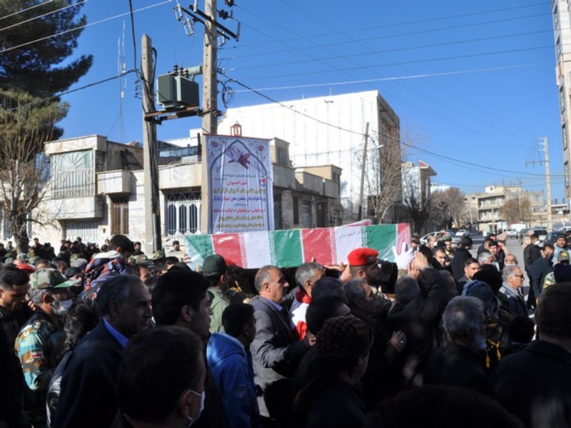فیلم| حضور پرشور اسلام آبادی ها در تشییع شهید گمنام در اسلام آبادغرب
