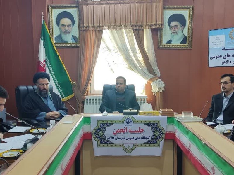 سرمایه‌گذاری در حوزه فرهنگ کتاب و کتابخوانی برای توسعه و آبادانی منطقه و کشور مفید خواهد بود