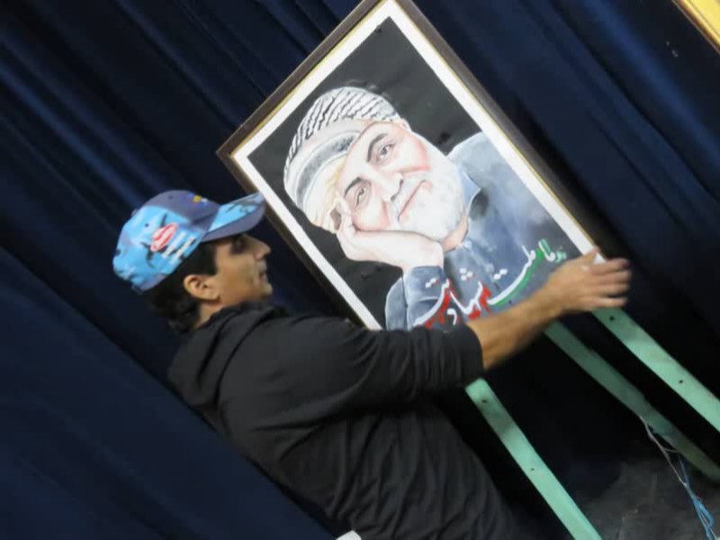 نقاشی چهره شهید سلیمانی توسط هنرمند اسلام آبادی+فیلم