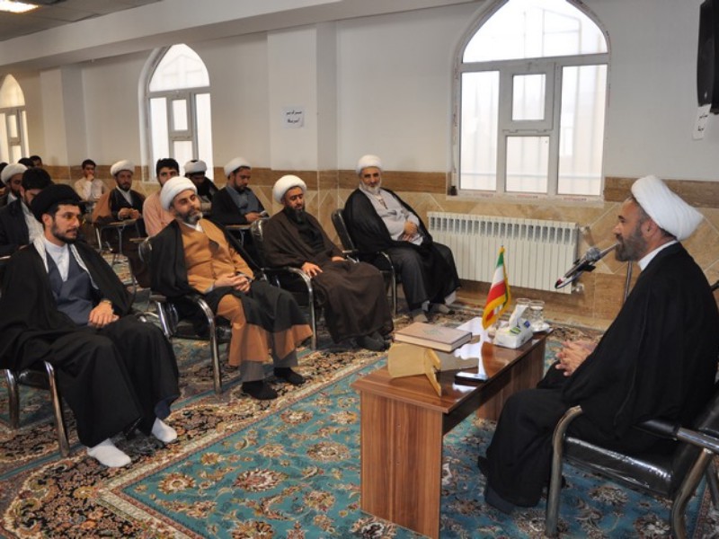 وظیفه سنگین جهاد تبیین بردوش ما گذاشته شده است/محکومیت توهین نشریه منحوس فرانسوی به ولایت و مرجعیت