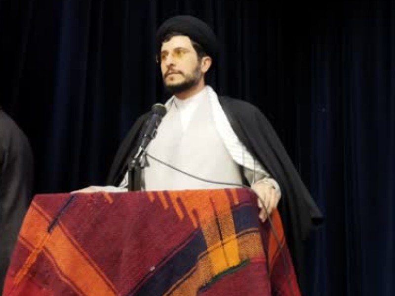 با زبان شعر و هنر میتوان با خیلی از آسیب های اجتماعی مبارزه کرد با زبان شعر و هنر میتوان با خیلی از آسیب های اجتماعی مبارزه کرد