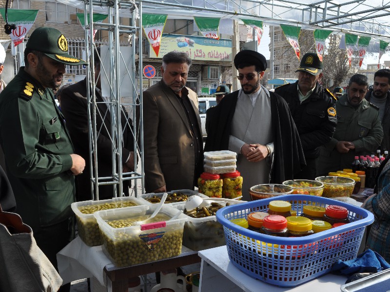 برپایی غرفه‌های محصولات اقتصاد مقاومتی در اسلام آبادغرب+تصاویر
