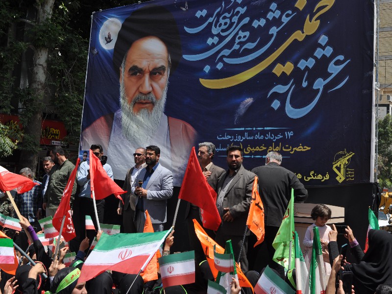 نوای سرود «سلام فرمانده» در اسلام آبادغرب طنین انداز شد+فیلم و عکس