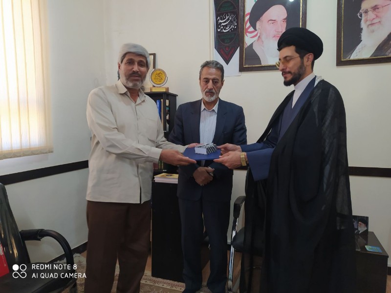 اعطای حکم و تقدیر  از اعضای ستاد توسعه و بازسازی عتبات عالیات شهرستان اسلام آبادغرب