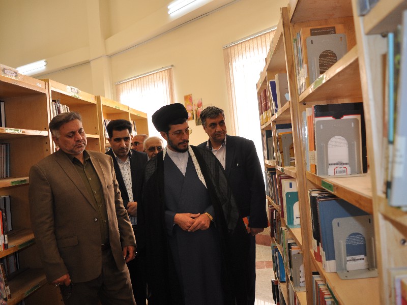 عضویت افتخاری مسئولین اسلام آبادغرب در کتابخانه های عمومی شهرستان+تصاویر