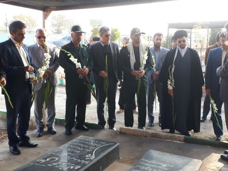 عطرافشانی مزار شهدای حمیل و سرکشی از خانواده معظم شهید بسیجی+عکس