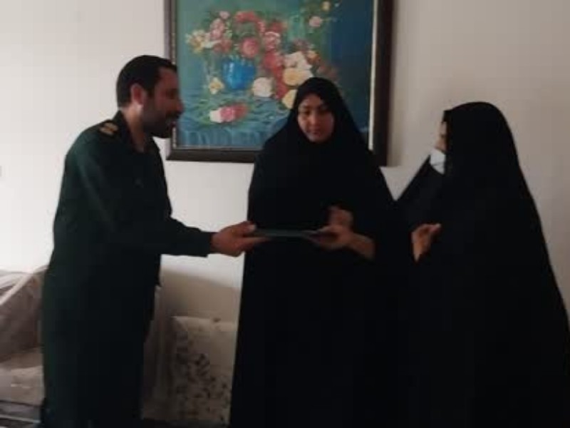 تکریم خانواده های معظم شهدا و ایثارگران در شهرستان اسلام‌آبادغرب+تصاویر