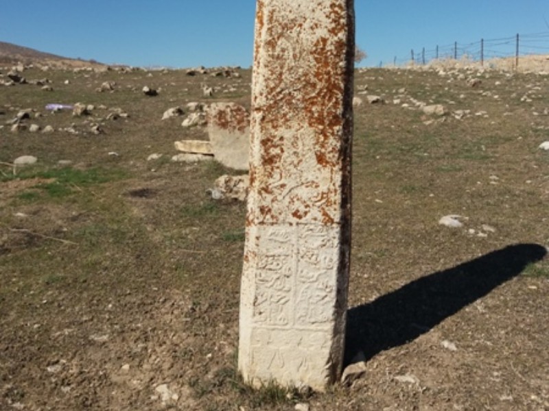 گورستان تاریخی چشمهسنگی یکی از آثار ملی ایران در اسلامآبادغرب+تصاویر گورستان تاریخی چشمهسنگی یکی از آثار ملی ایران در اسلامآبادغرب+تصاویر