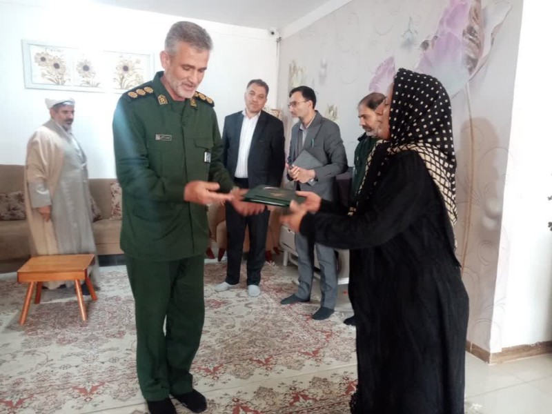 تجلیل ازخانواده های معظم شهدا و ایثارگران سپاه پاسداران در اسلام‌آبادغرب